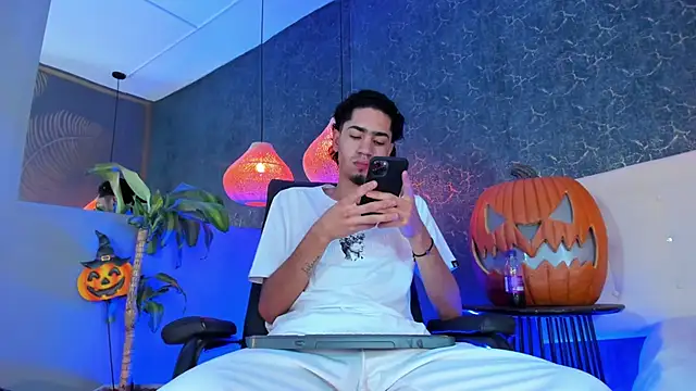 Snapshot of Daniel_Brawn chatting on 10.19.25 Daniel Brawn online show from 10.19.25