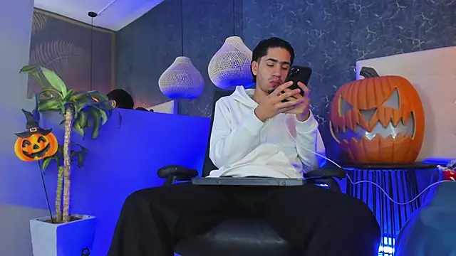 Snapshot of Daniel_Brawn chatting on 10.23.25 Daniel Brawn online show from 10.23.25