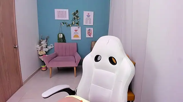 Victoria Jonnesss online show from 11.04.25