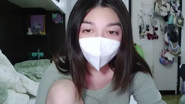 Snapshot of fioralba chatting on 05.22.26 fioralba online show from 05.22.26