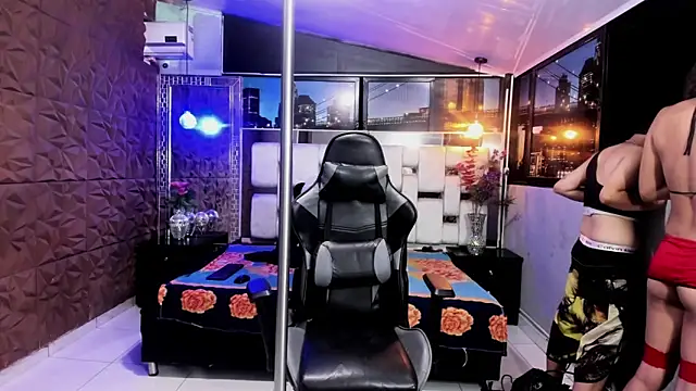 Snapshot of Twindesires chatting on 10.12.25 Twindesires online show from 10.12.25