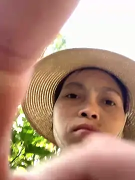 Halyy xx online show from 10.29.25