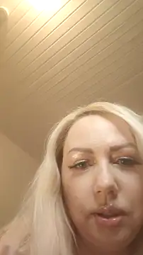 Snapshot of MarinaMargo chatting on 11.14.25 MarinaMargo online show from 11.14.25