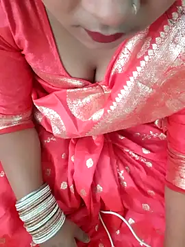 Snapshot of Kiara-Model chatting on 10.19.25 Kiara-Model online show from 10.19.25