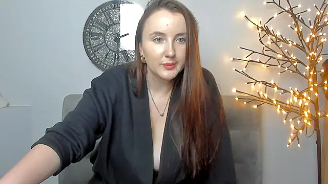 LilaWinks online show from 12.17.25