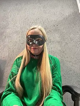 Snapshot of B_i_r_d_i_e chatting on 09.29.25 B i r d i e online show from 09.29.25