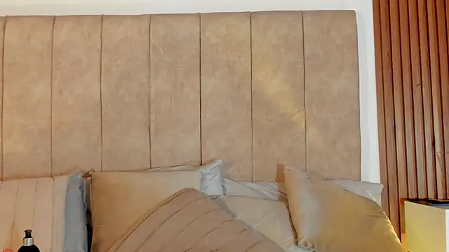 Lauraa saenz11 online show from 11.15.25