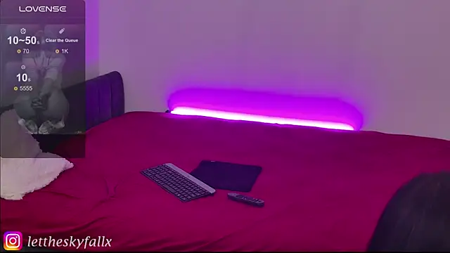 lettheskyfallx online show from 11.16.25