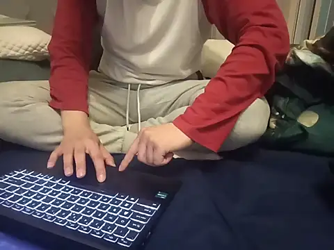 Snapshot of evilku chatting on 06.15.26 evilku online show from 06.15.26