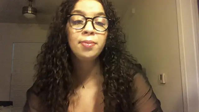 Snapshot of lotuzpetals chatting on 09.30.25 lotuzpetals online show from 09.30.25