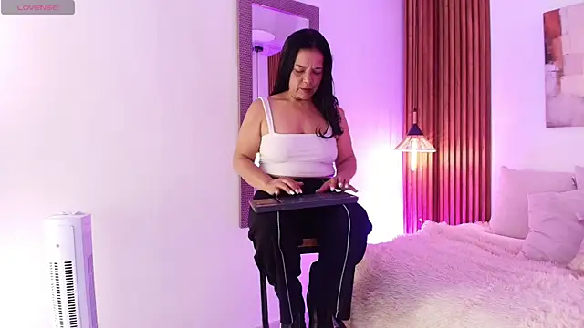 Snapshot of EvaGoddess_ chatting on 06.26.26 EvaGoddess online show from 06.26.26