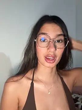 Snapshot of Julieta_Duque chatting on 05.18.26 Julieta Duque online show from 05.18.26