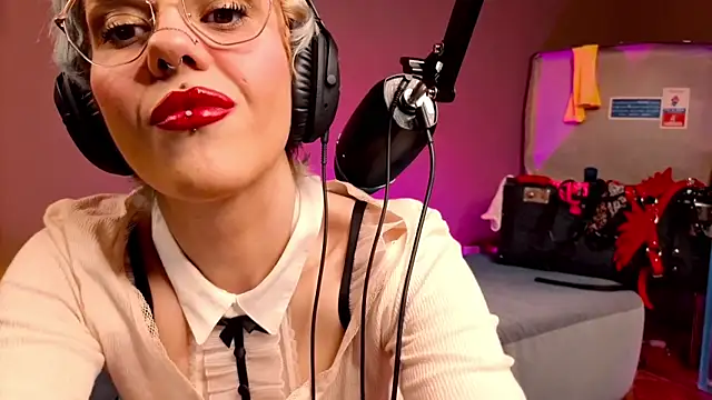 tacodeluxxxe online show from 10.02.25