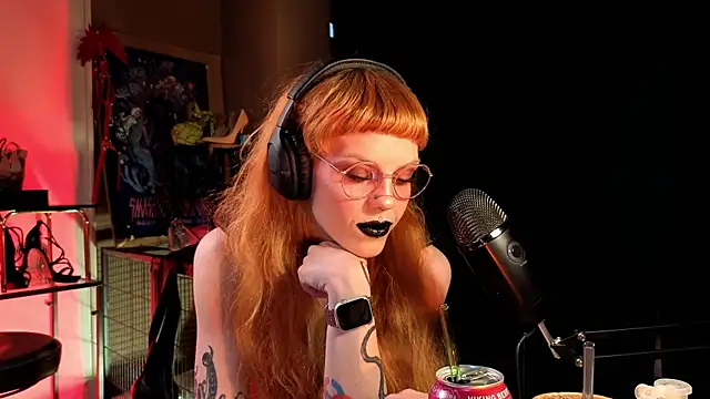 Snapshot of tacodeluxxxe chatting on 05.28.26 tacodeluxxxe online show from 05.28.26