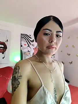 Snapshot of ValeNiitaLuv chatting on 04.19.26 ValeNiitaLuv online show from 04.19.26