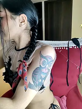 Snapshot of ValeNiitaLuv chatting on 06.18.26 ValeNiitaLuv online show from 06.18.26