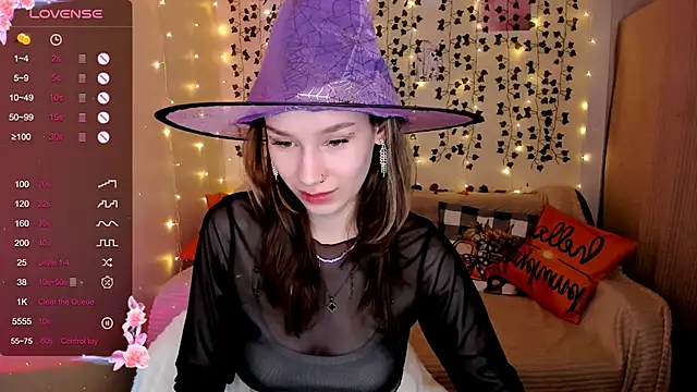 LinaBlossom  online show from 10.28.25