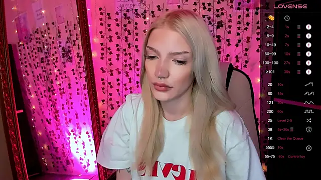 Snapshot of LinaBlossom_ chatting on 03.31.26 LinaBlossom online show from 03.31.26