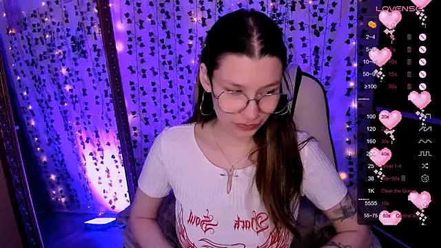 Snapshot of LinaBlossom_ chatting on 04.04.26 LinaBlossom online show from 04.04.26