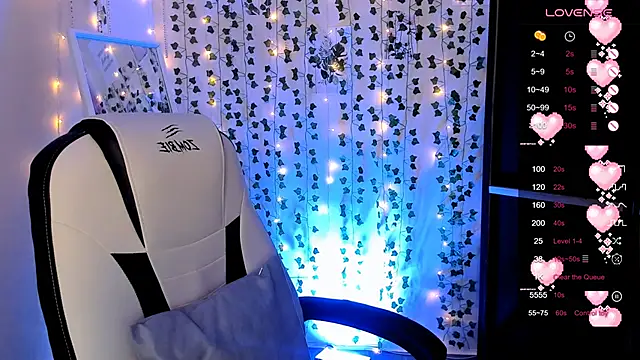 Snapshot of LinaBlossom_ chatting on 04.09.26 LinaBlossom online show from 04.09.26