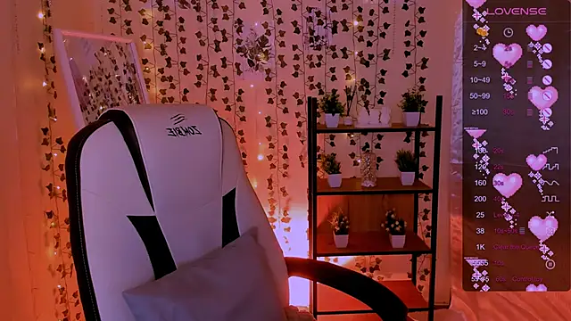 Snapshot of LinaBlossom_ chatting on 04.16.26 LinaBlossom online show from 04.16.26