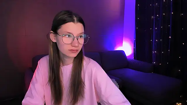 Snapshot of LinaBlossom_ chatting on 04.17.26 LinaBlossom online show from 04.17.26