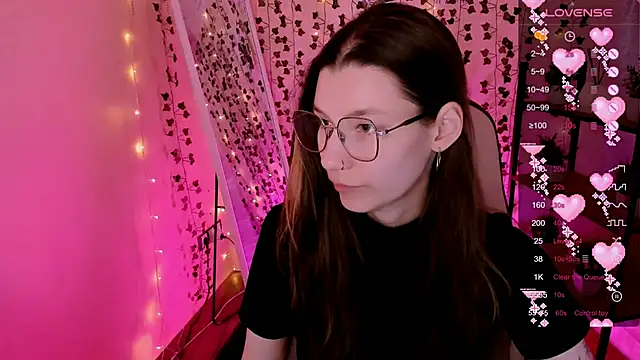 Snapshot of LinaBlossom_ chatting on 04.20.26 LinaBlossom online show from 04.20.26