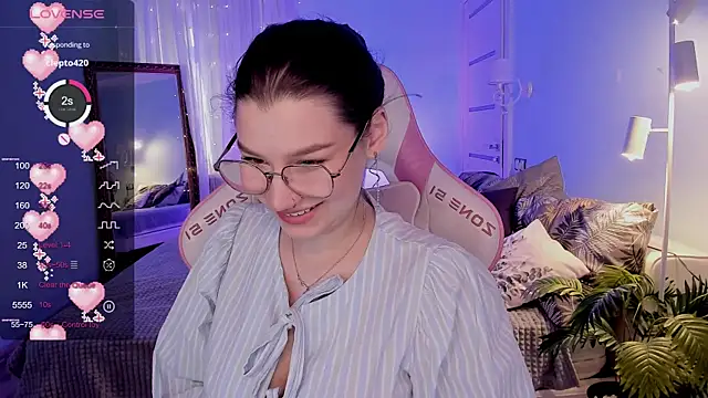 Snapshot of LinaBlossom_ chatting on 07.16.26 LinaBlossom online show from 07.16.26