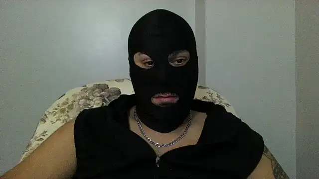 Snapshot of izlebeni_ chatting on 09.25.25 izlebeni online show from 09.25.25