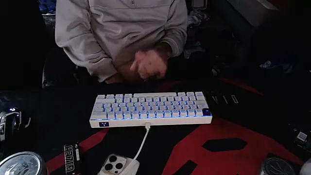 Snapshot of geil20CM2 chatting on 10.13.25 geil20CM2 online show from 10.13.25