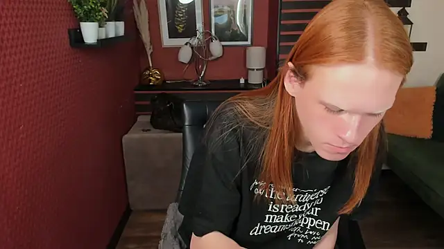 ChloeValentinee online show from 10.16.25