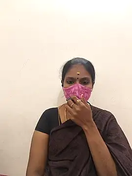 Snapshot of Tamil_Yalini12 chatting on 10.14.25 Tamil Yalini12 online show from 10.14.25