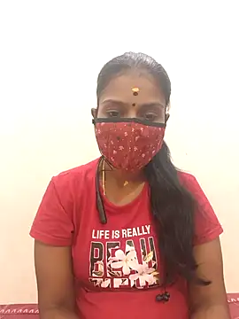 Snapshot of Tamil_Yalini12 chatting on 10.29.25 Tamil Yalini12 online show from 10.29.25