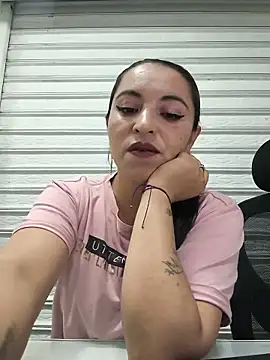 Snapshot of Alisson_Stonee chatting on 06.17.26 Alisson Stonee online show from 06.17.26