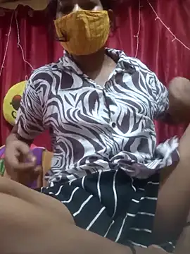 Snapshot of Mansi01 chatting on 10.18.25 Mansi01 online show from 10.18.25