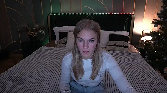 AlinaLiii online show from 12.16.25