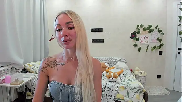 Snapshot of AlisiaCat chatting on 07.18.26 AlisiaCat online show from 07.18.26