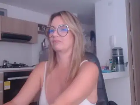 LovePaula online show from 02.09.25