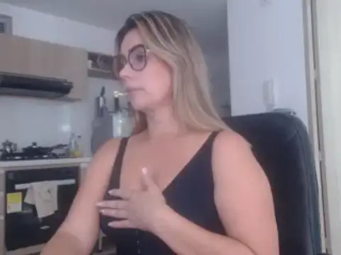 LovePaula online show from 03.05.25