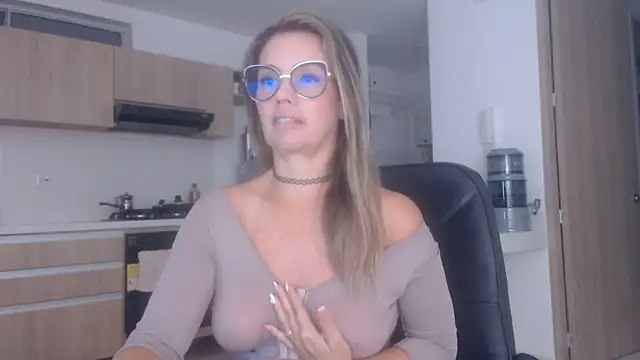 LovePaula online show from 10.25.25