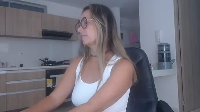 LovePaula online show from 11.24.25