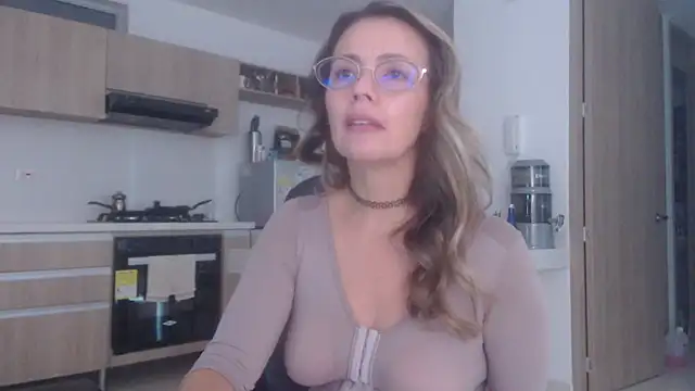 LovePaula online show from 12.15.25