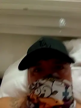 Snapshot of BentBolo chatting on 11.20.25 BentBolo online show from 11.20.25