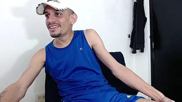 Snapshot of LATINO27CM chatting on 02.01.26 LATINO27CM online show from 02.01.26