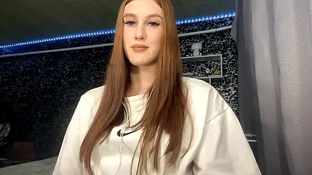 Snapshot of RanaBostel chatting on 09.24.25 RanaBostel online show from 09.24.25