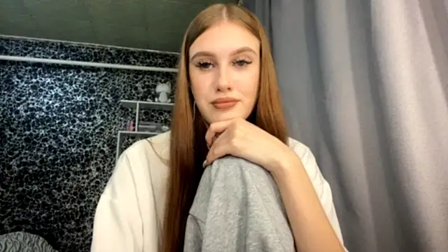 Snapshot of RanaBostel chatting on 10.11.25 RanaBostel online show from 10.11.25