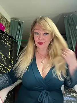 Snapshot of Sweet-blonde chatting on 06.13.26 Sweet-blonde online show from 06.13.26