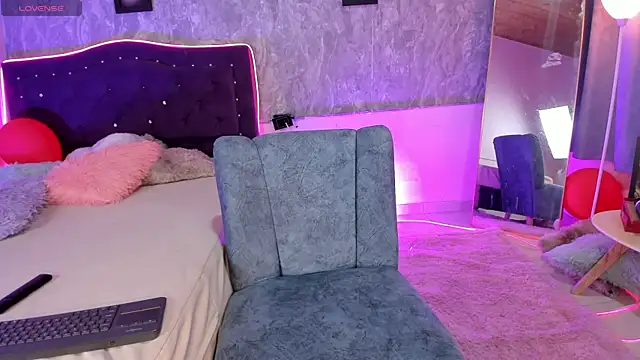 Lauren smiles online show from 04.16.26