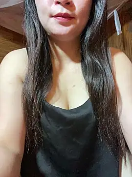 Snapshot of violet-00 chatting on 05.16.26 violet-00 online show from 05.16.26