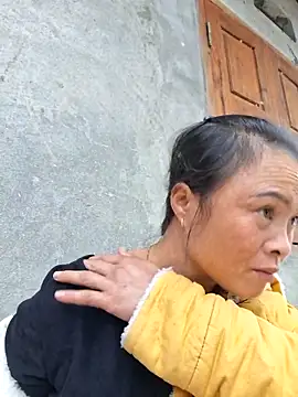 xuxulovezz online show from 10.24.25